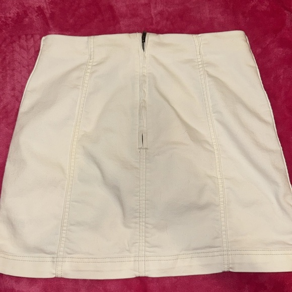 Free People White Miniskirt with zipper in back - Picture 3 of 4